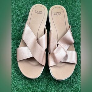UGG Women's Kari Leather‎ Sandals Size 10 Rose Gold